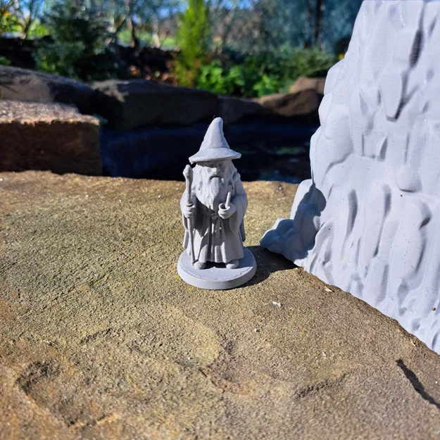 Mô hình tượng Gandalf the Grey in 3D chi tiết cho người hâm mộ - Image 1