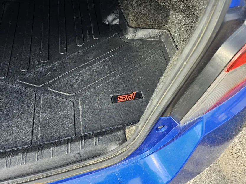 Logo STI in 3D tùy chỉnh cho thảm cốp xe Subaru WRX STI - Image 1