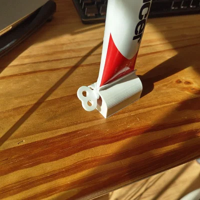 Dụng cụ nặn và giữ tuýp kem đánh răng in 3D thông minh