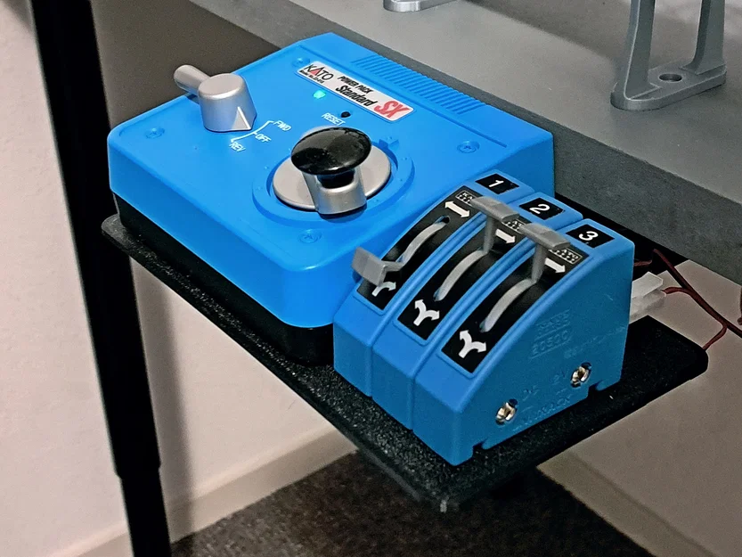 Kato Power Pack Plateau (Bệ gắn dưới bàn cho Power Pack & 3 turnout controller) - Image 1