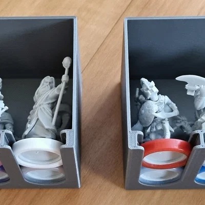 Karak - giá đỡ figurine / držák figurek