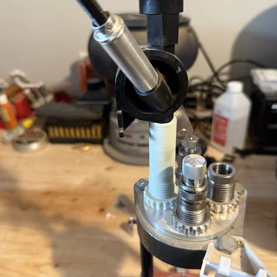 Adapter gắn Lee Perfect Powder Measure lên Press (Powder thru die)