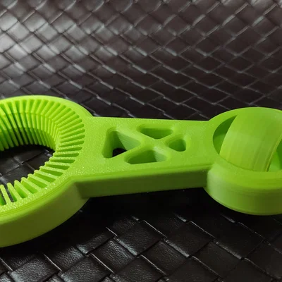 Dụng cụ mở nắp chai PET - Spinner Fidget (móc khóa)