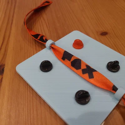 Thẻ flair/pinback cho dây đeo (lanyard): Thêm chỗ gắn pin!