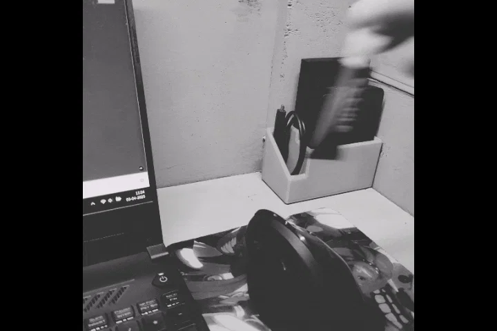 Giá đỡ keo siêu dính (Super Glue Holder) - Image 3