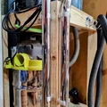 Kẹp treo ống hút bụi Ryobi 20L - Giải pháp lưu trữ gọn gàng cho xưởng - Thumbnail 1