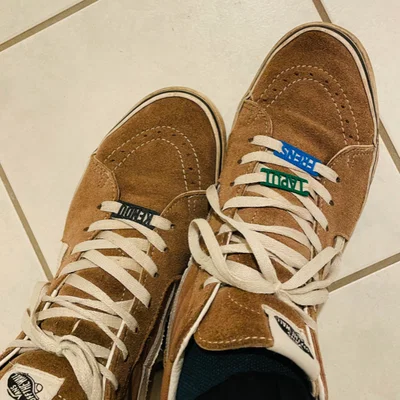 Charms/hạt gắn dây giày KENDU và APU (lace sneaker charms/beads)