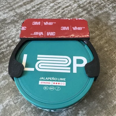 Kẹp giữ lon Snus/Zyn gắn dưới bàn (Snus/Zyn Can Desk Holder)