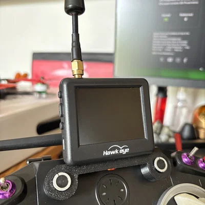 Ngàm gắn màn hình Hawkeye Little Pilot cho Taranis QX7 (In 3D)