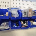 Ngàm gắn thùng U-Line lên Skadis (Skadis to U-Line Bin Mount) - Thumbnail 1