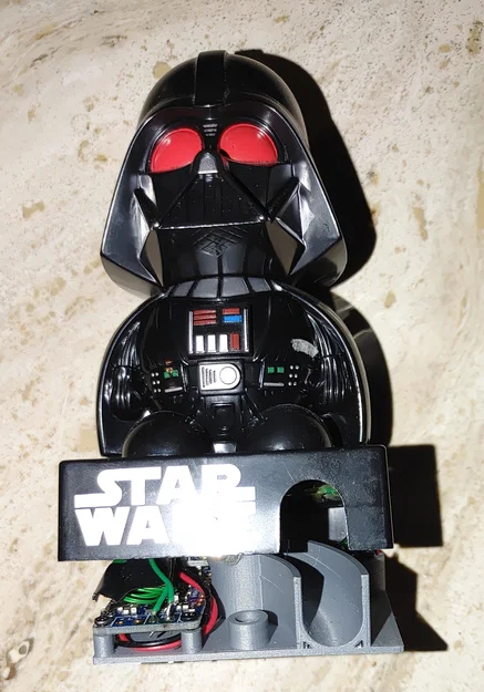 Darth Vader – Máy nhả kẹo gắn Adafruit FX Sound Board - Image 1