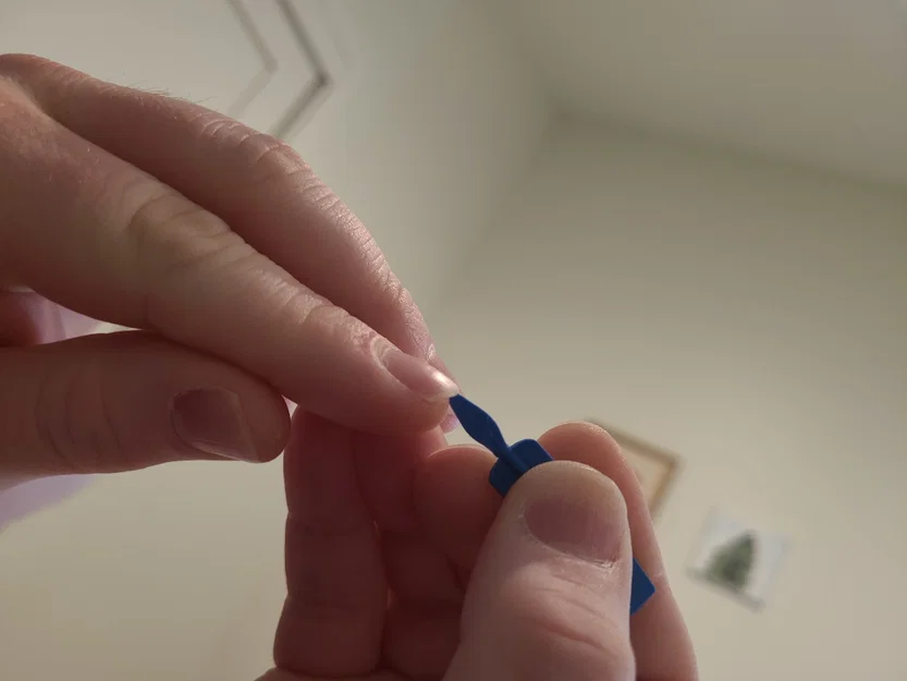 Dụng cụ vệ sinh dưới móng tay (Under-nail cleaner) - Image 1