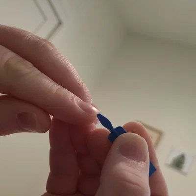 Dụng cụ vệ sinh dưới móng tay (Under-nail cleaner)