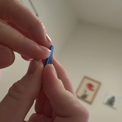 Dụng cụ vệ sinh dưới móng tay (Under-nail cleaner)