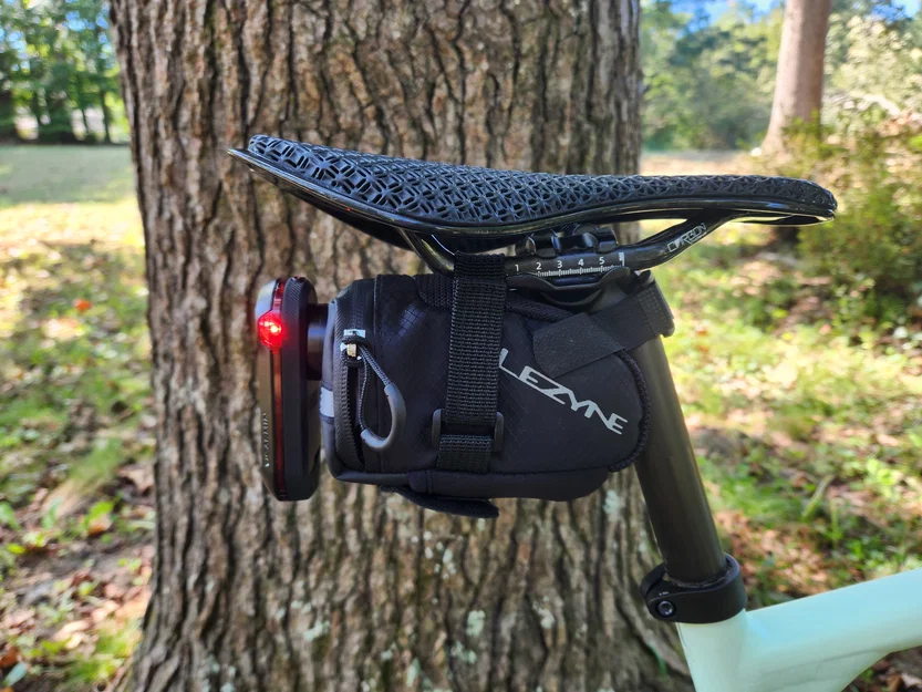 Ngàm lót gắn sau túi yên cho Garmin Varia (Saddle Bag Backplate Mount) - Image 3