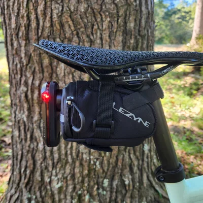 Ngàm lót gắn sau túi yên cho Garmin Varia (Saddle Bag Backplate Mount)