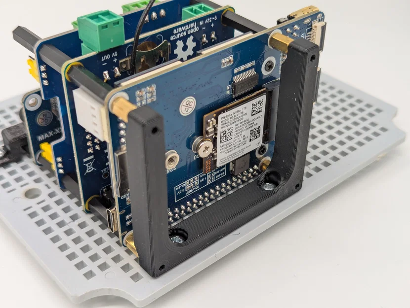 Bracket gắn dọc cho Raspberry Pi - Image 1