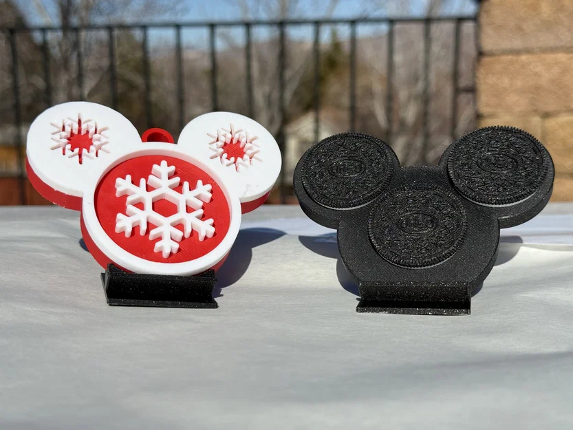 Bộ Giá Đỡ Trưng Bày Hình Mickey (Mickey Stands) In 3D Độc Đáo - Image 1