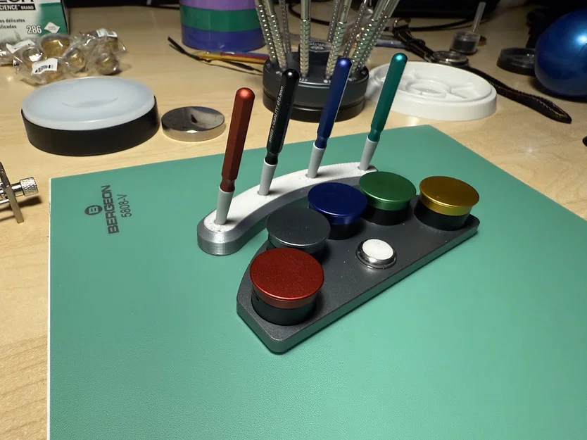 Kệ để Oiler cho Thợ Đồng Hồ (Watchmaking Oiler Stand) - Image 1
