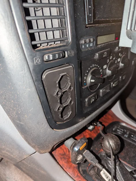 Giá đỡ Multiboard cho Landcruiser 100 gắn cạnh cụm điều khiển máy lạnh - Image 1