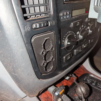 Giá đỡ Multiboard cho Landcruiser 100 gắn cạnh cụm điều khiển máy lạnh