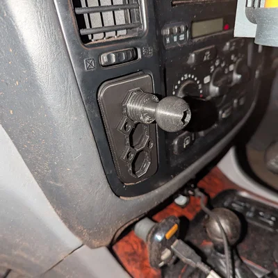 Giá đỡ Multiboard cho Landcruiser 100 gắn cạnh cụm điều khiển máy lạnh