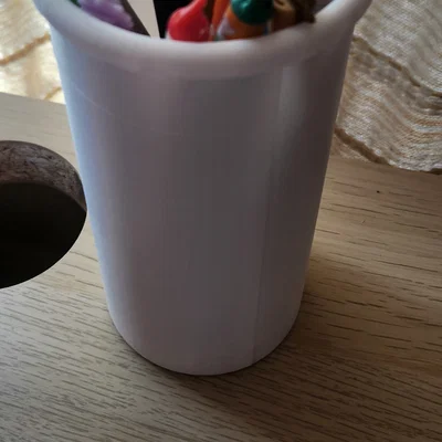 Khay cắm bút in 3D lắp âm mặt bàn tiện lợi, gọn gàng