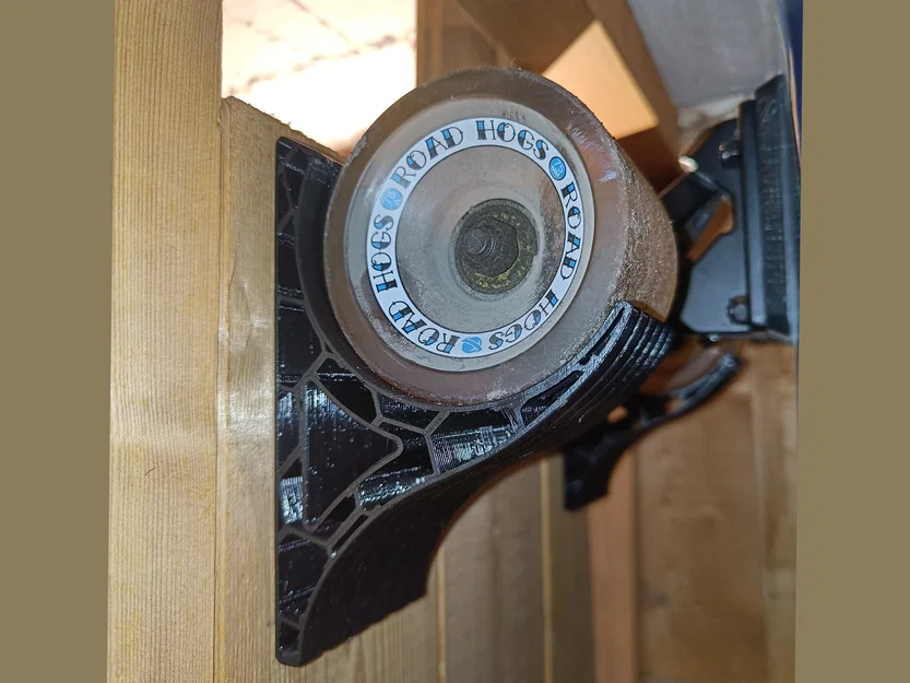 Giá treo tường bánh xe longboard (Longboard wheel wall mount) - Image 1