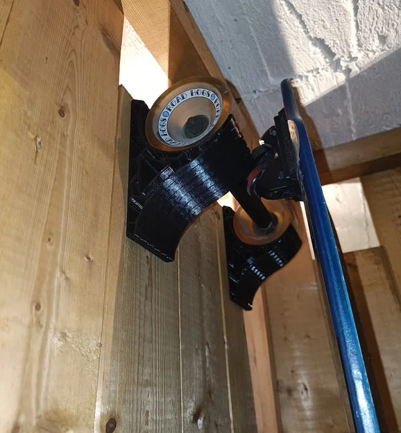 Giá treo tường bánh xe longboard (Longboard wheel wall mount) - Image 3