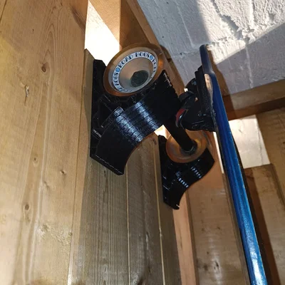 Giá treo tường bánh xe longboard (Longboard wheel wall mount)