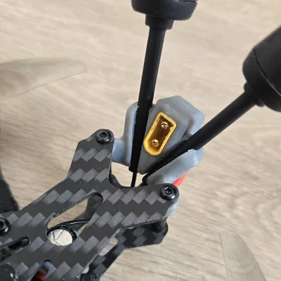 Ngàm gắn giắc XT30 và anten cho AvionRC Ikon3 O4 Pro