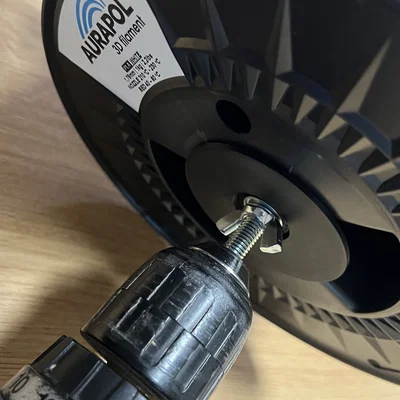 Giá đỡ filament gắn máy khoan (Držák filamentu)