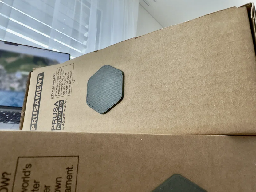 Nắp bấm khớp bịt lỗ hộp Prusament (Prusament Box Hole Snap Cover) - Image 1