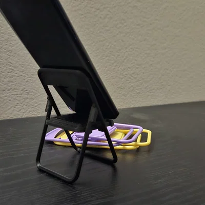 Giá đỡ điện thoại ghế xếp gọn (Folding Chair Phone Stand)