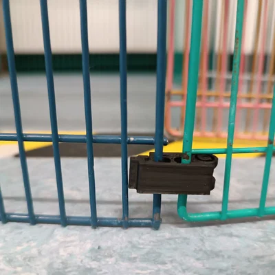 Clips enclos – Kẹp đóng/mở chuồng
