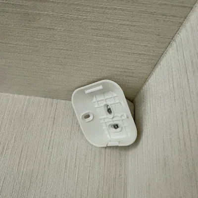 Giá treo góc tường 3D cho cảm biến thông minh IKEA VALLHORN