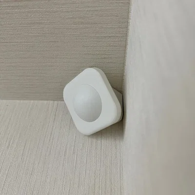 Giá treo góc tường 3D cho cảm biến thông minh IKEA VALLHORN