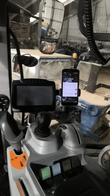 Giá đỡ điện thoại New Holland (Intelliview 3) - Image 1