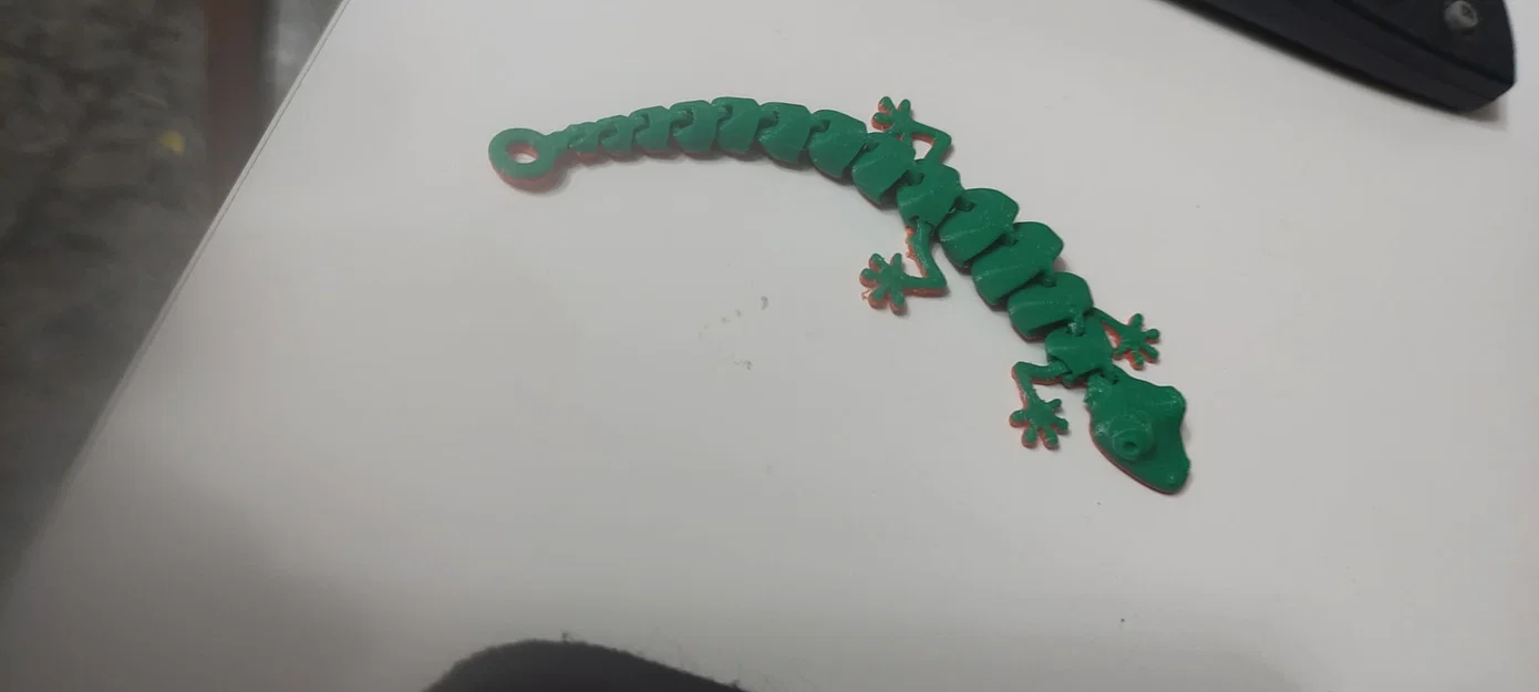 Mô hình móc khóa chú tắc kè (Baby Lizard) khớp nối in 3D 2 màu - Image 1