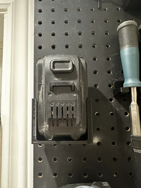 Kẹp giữ pin dụng cụ cho pegboard (Tool Battery Peg board holders) - Image 1