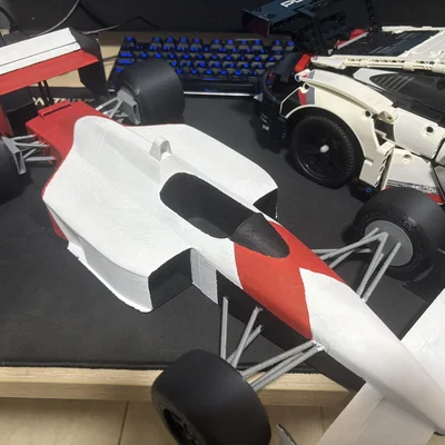 Formula 1 McLaren MP4/4 - Hệ treo trước