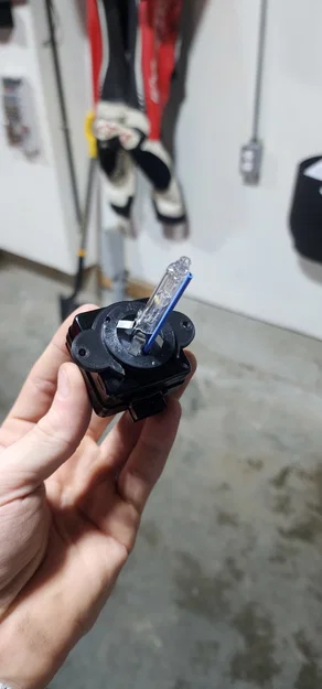 Vòng giữ đèn pha Xenon C6 Corvette 2005–2013 (Retaining Ring) - Image 1