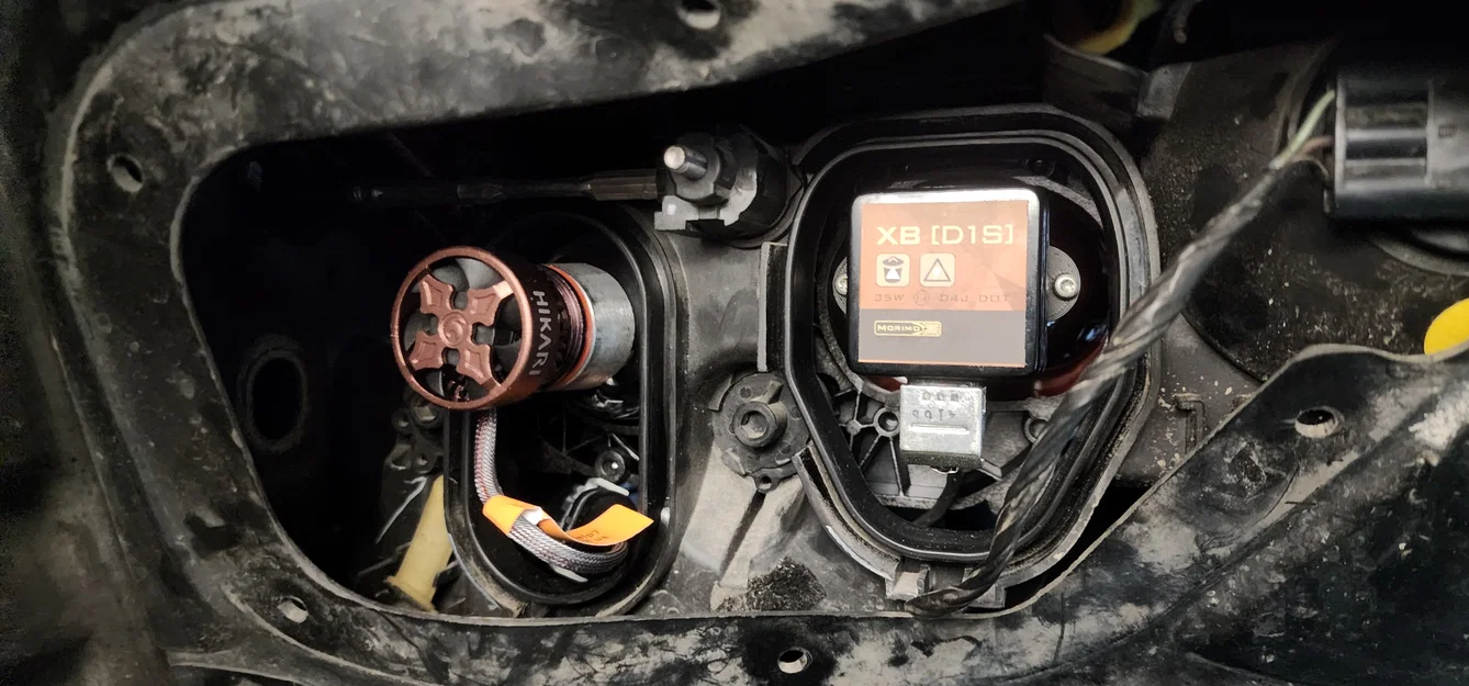 Vòng giữ đèn pha Xenon C6 Corvette 2005–2013 (Retaining Ring) - Image 2