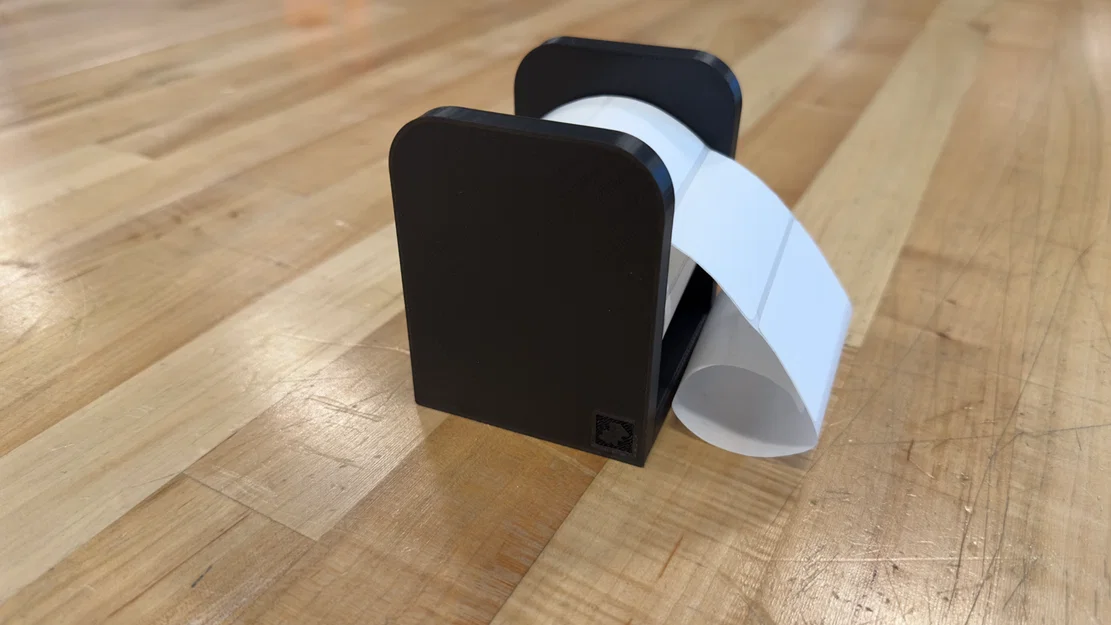 Giá đỡ cuộn nhãn (Label Roll Holder) in 3D tiện lợi cho bàn làm việc - Image 1