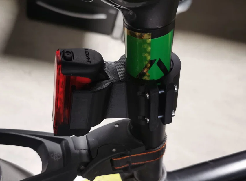 Ngàm/Bracket gắn Lezyne Strip Drive Rear 400+ (không dùng dây cao su) - Image 1