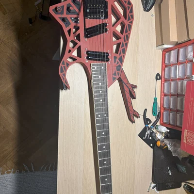 BIES (The Fiend) – Guitar điện headless in 3D (không đầu)
