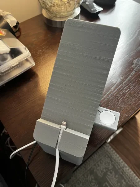 Đế Sạc 3D Tiện Lợi Cho iPhone 13 và Apple Watch - Thiết Kế Gọn Gàng - Image 1