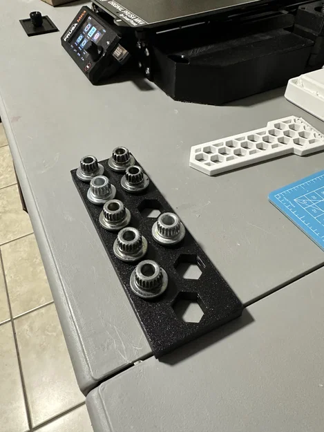 Khay Giữ Đầu Khóa Bánh Xe BMW - Thiết Kế 3D Tiện Dụng Cho Thợ Máy - Image 1