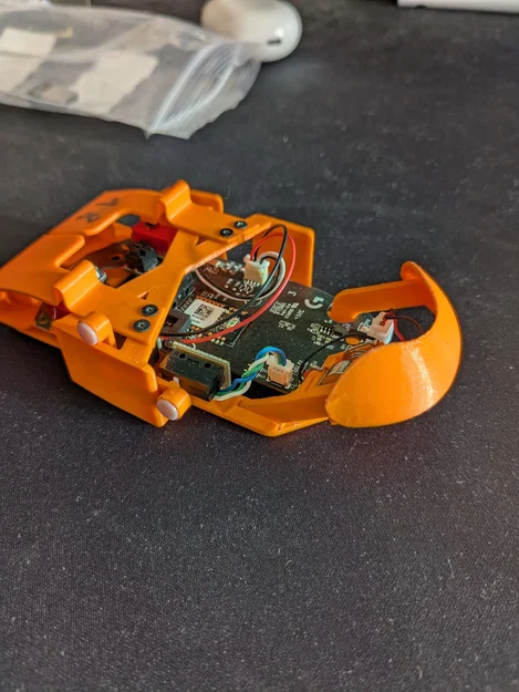 Mod lightweight cho chuột Logitech G305 (dùng pin LR44) - Image 3