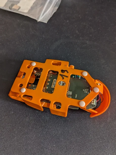 Mod lightweight cho chuột Logitech G305 (dùng pin LR44) - Image 4